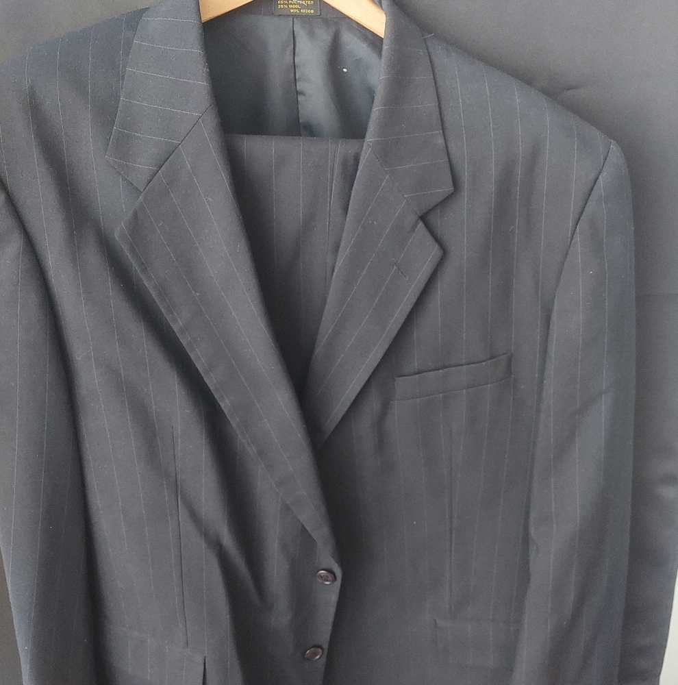 Carlo Briani Dark blue pin strip 2pc Suit Jacket Sz 46 Pants Sz 40 regular